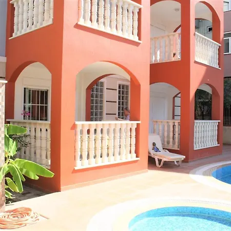Quiet Peaceful 2 Bed Duplex In The Perfect Location In